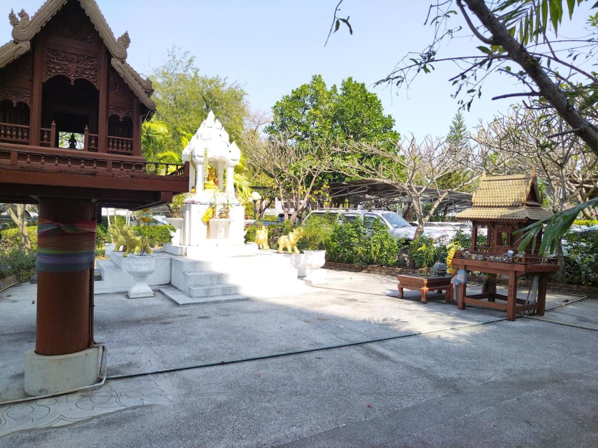 Supanich Condo Opposite The Train Station Chiangmai Chiang Mai Exterior photo